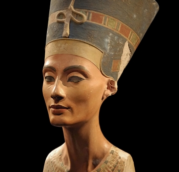 Nefertiti statue